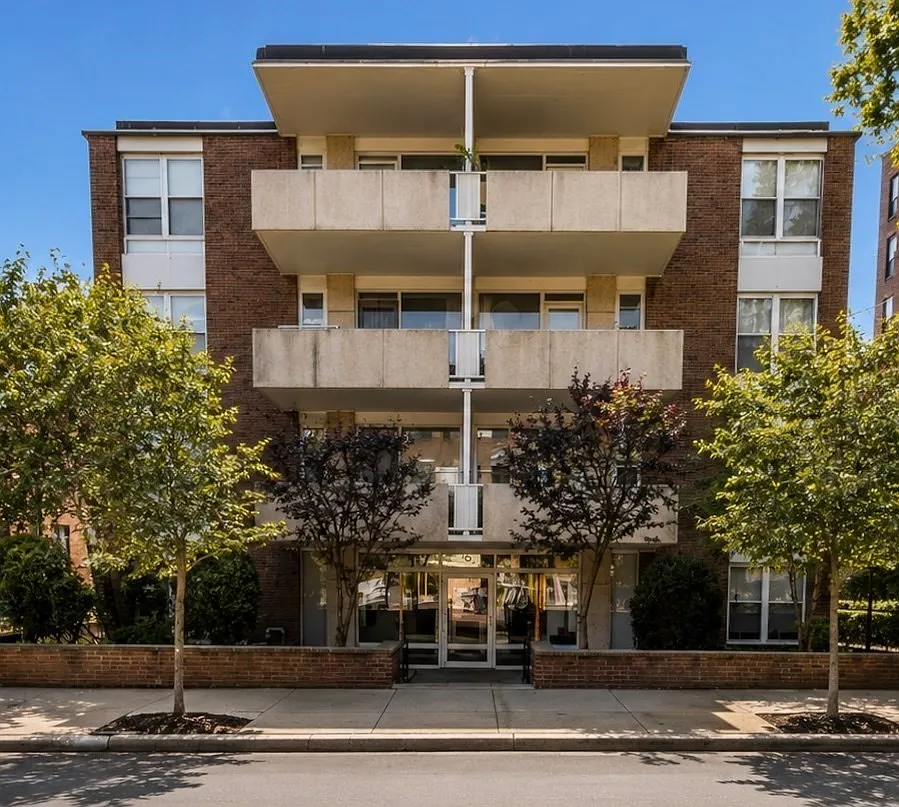 1 bed, 1.0 bath, 739 sqft, $2,600 — Photo 1