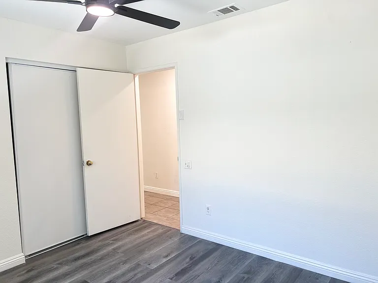 1084 E Evans St — Photo 11