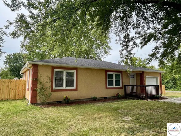 1000 S Highland St, La Monte, MO 65337