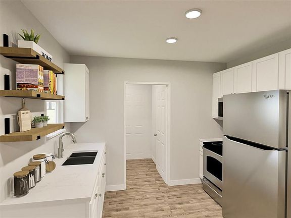4th image of 2442 Carmel Ave #A