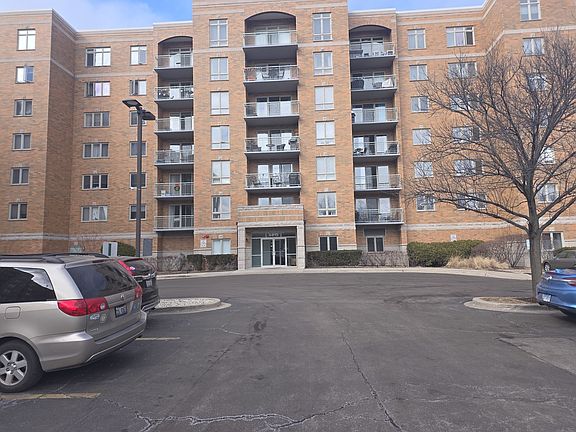 2nd image of 6815 N Milwaukee Ave APT 201