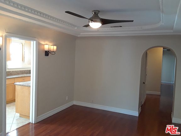 3rd image of 910 S Wooster St