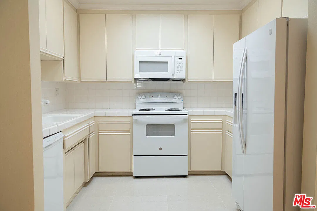 2 bed, 2.0 bath, 1000 sqft, $3,200 — Photo 4