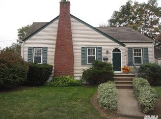 114 Dikeman St, Hempstead, NY 11550