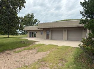 2244 Road 3300, Deweese, NE 68934