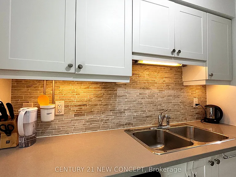25 Lower Simcoe St #808 — Photo 18