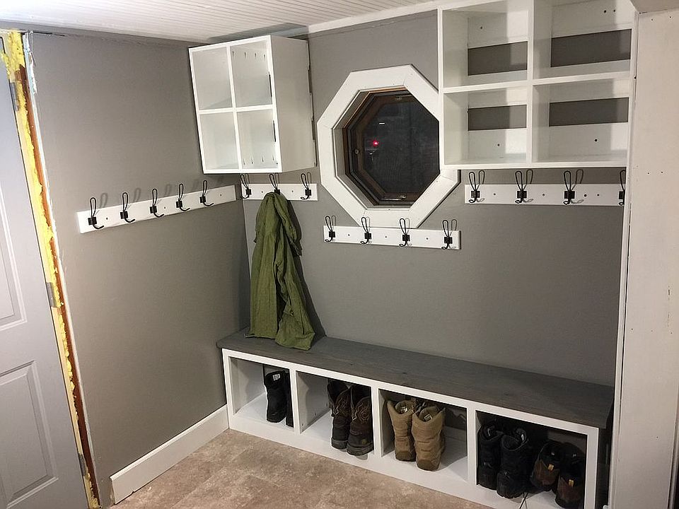 Entryway/mud room storage