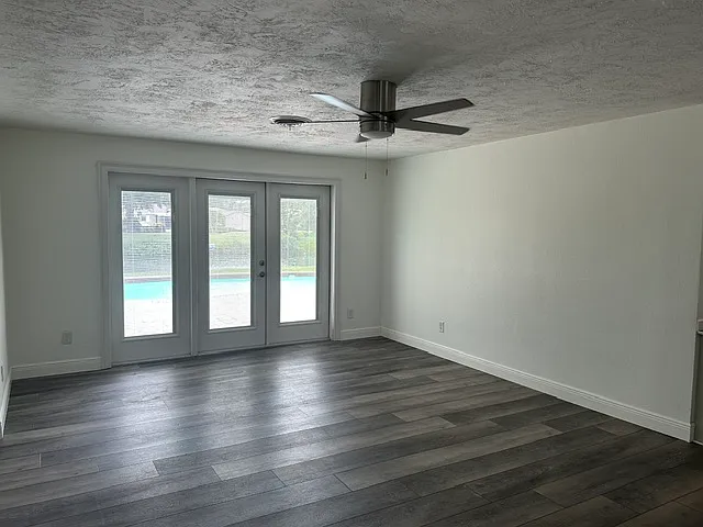 1405 Stewart Blvd — Photo 4