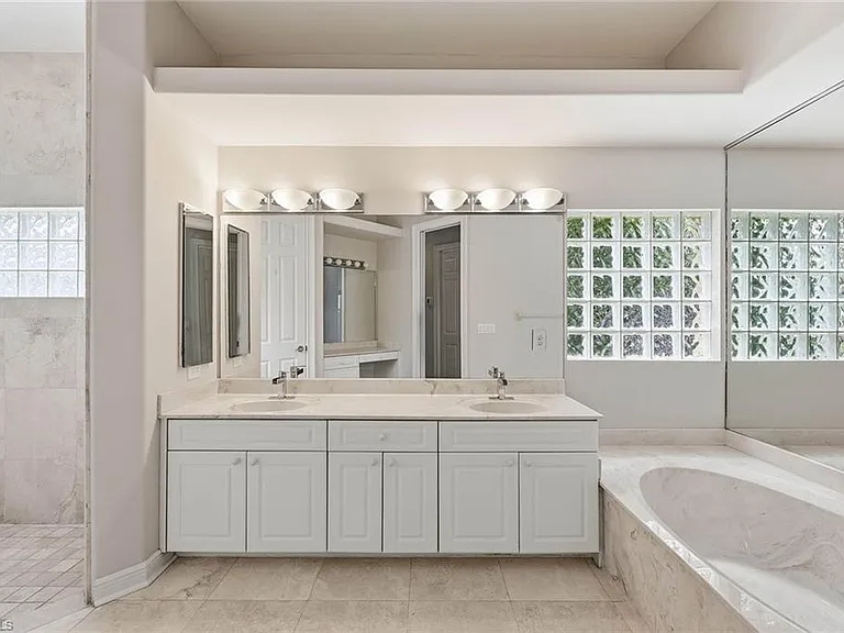 25820 Creekbend Dr — Photo 16