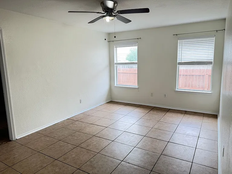 2602 Bigleaf Dr — Photo 8