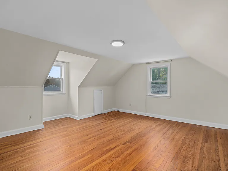 216 S Poe St — Photo 15