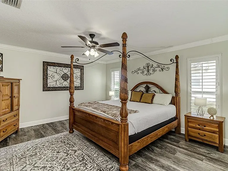 5864 Manchester Dr W — Photo 15