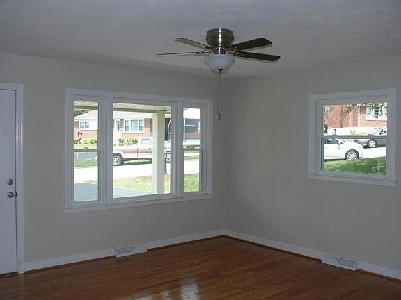 4th image of 1503 S Pacific Dr