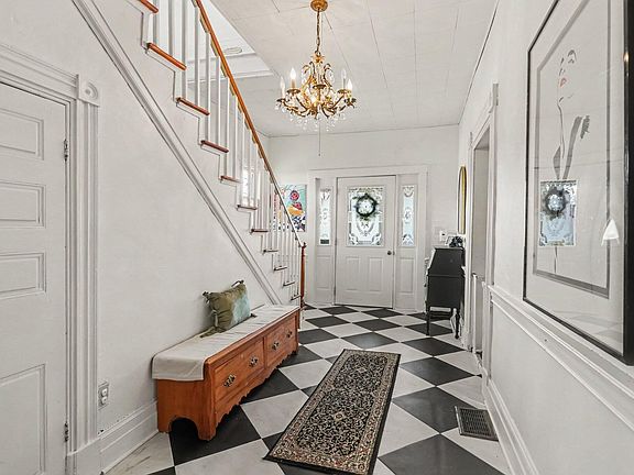 5th image of 112 W Newell St