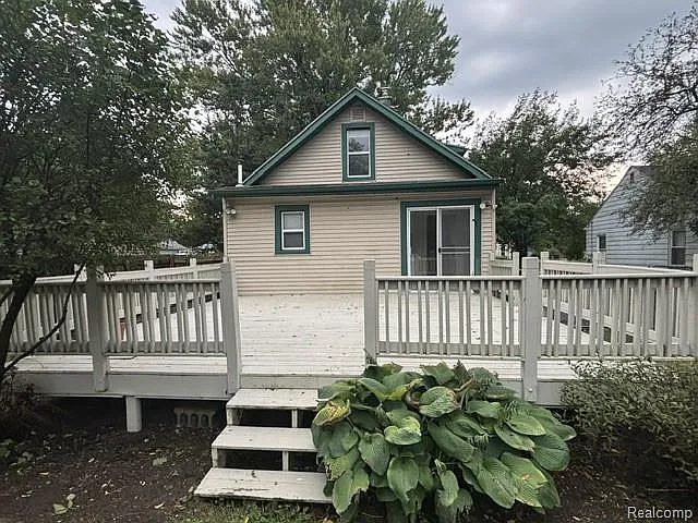 3 bed, 1.0 bath, 1030 sqft, $1,495 — Photo 4