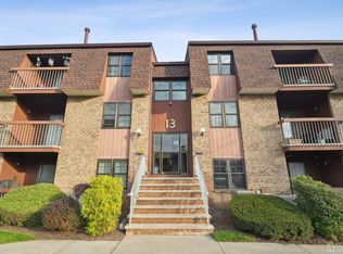 155 Overlook Ct, Woodbridge, NJ 07095