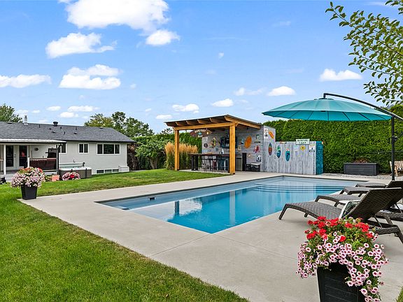 3rd image of 910 Westbrook Dr