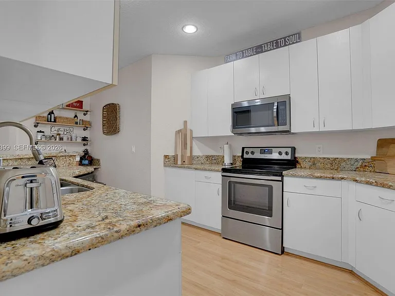 899 Phoenix Way — Photo 8