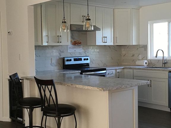 Open Counter in the Kitchen