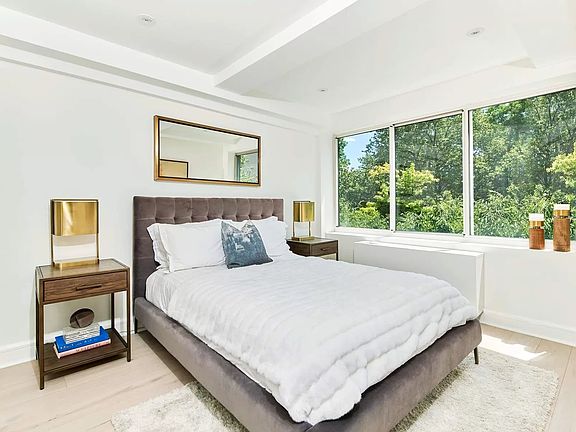 4th image of 533 E 12th St #6D