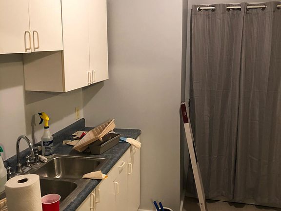 3rd image of 548 Forest Ave