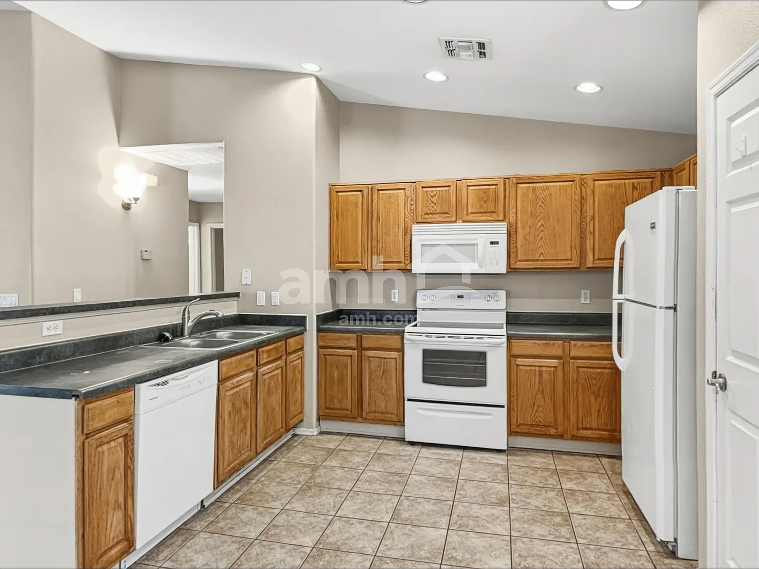 4 bed, 2.0 bath, 1538 sqft, $1,995 — Photo 3