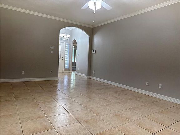 5th image of 211 San Jacinto St