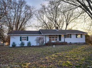 6296 E Carpenter Rd, Flint, MI 48506