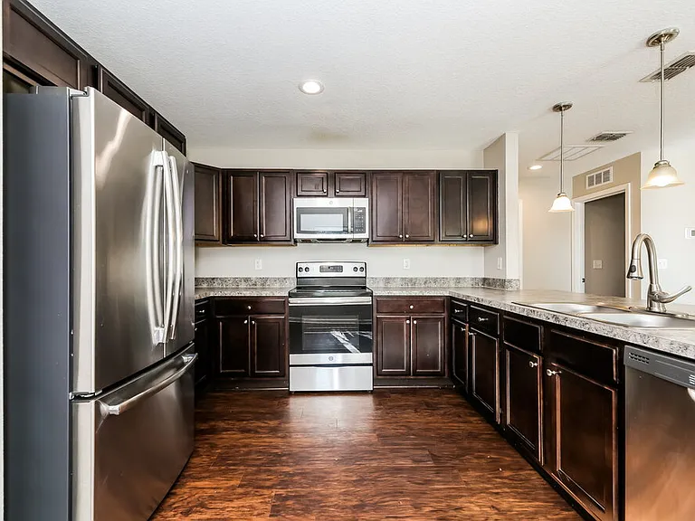 8200 Highfield Ave — Photo 7