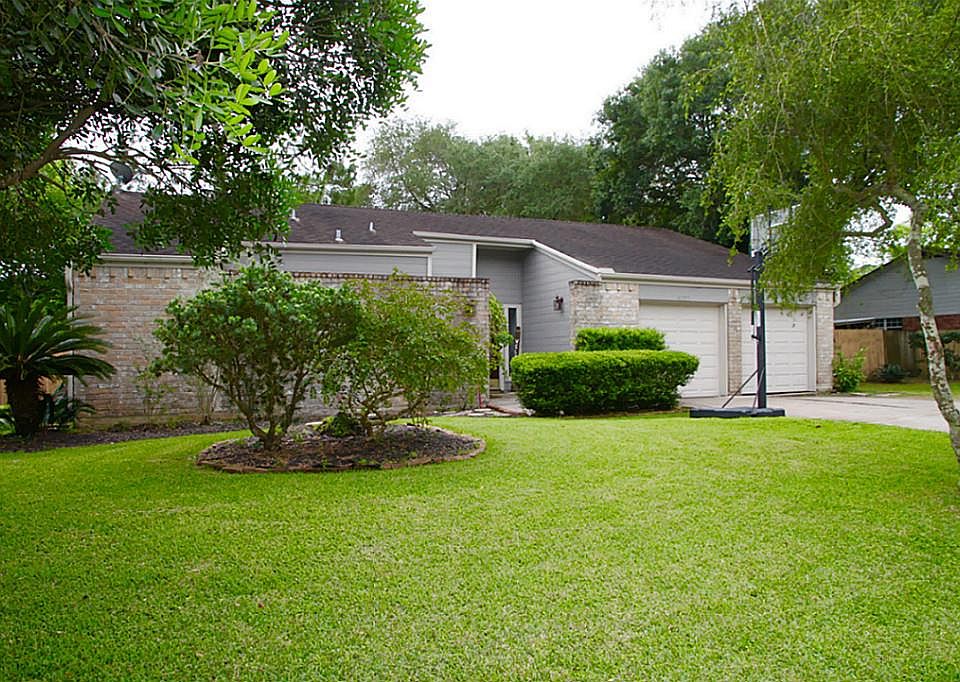 1st image of 407 Colonial Dr