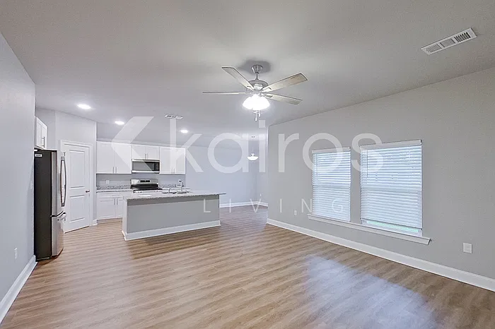4 bed, 2.0 bath, 1601 sqft, $1,945 — Photo 2
