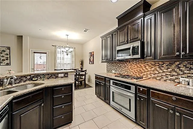 4651 Penelope Ln — Photo 6