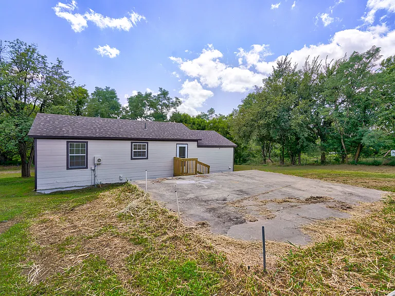 21830 SE 44th St — Photo 3