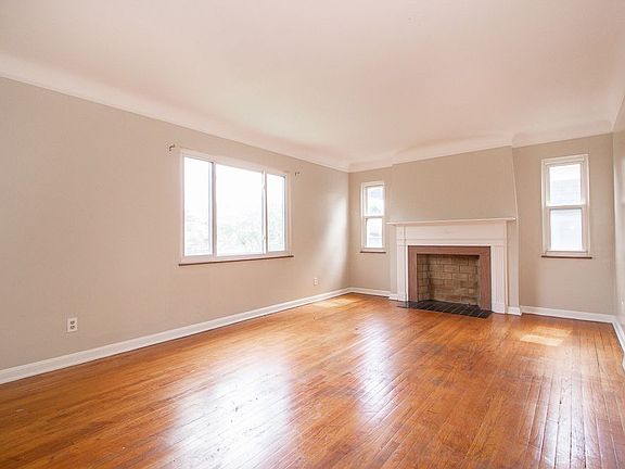 4th image of 18316 E Park Dr