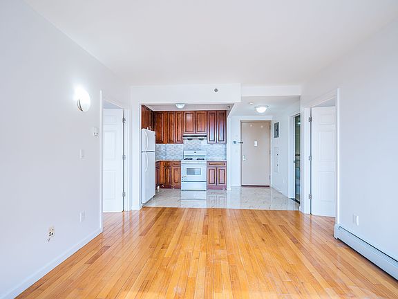 4th image of 136-21 Latimer Pl Unit 6