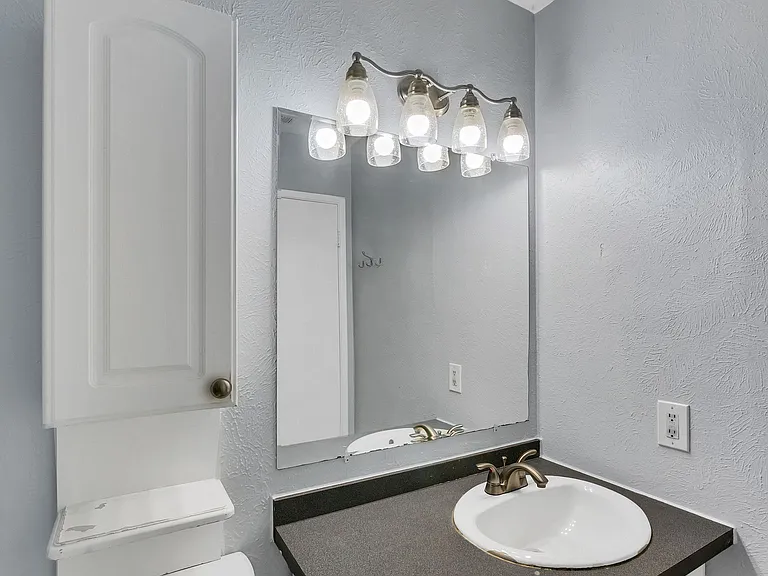 716 Melrose Dr — Photo 13