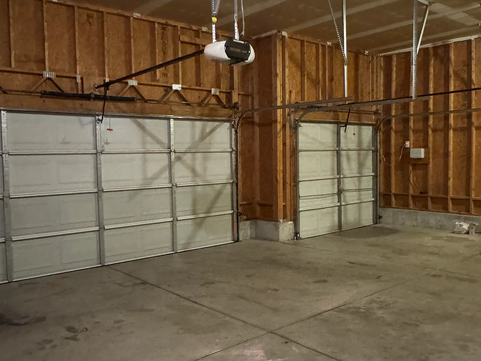 5 bed, 2310 sqft, $2,100 — Photo 3