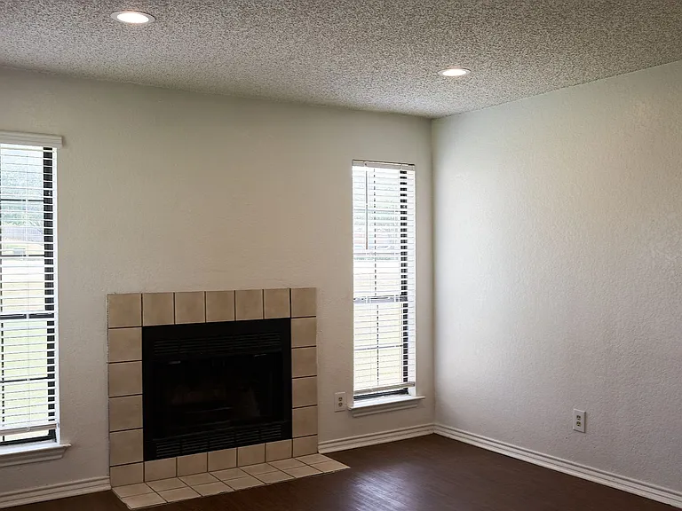 900 Kilkenny Ct #D — Photo 3