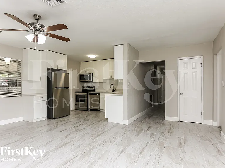 1101 NW 18th St — Photo 5