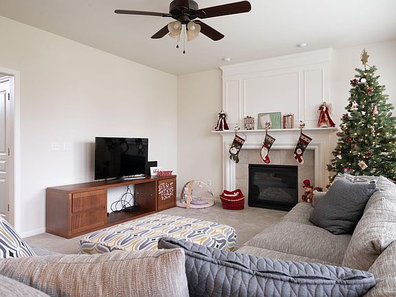 2nd image of 49817 Bloomsbury Ln