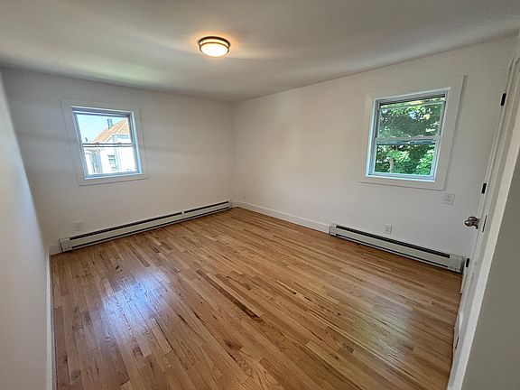 3rd image of 16 Sherwood Ave APT 2