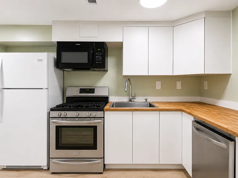 1405 Matthews Dr — Photo 12