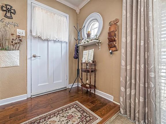 2nd image of 3024 W Waco Dr