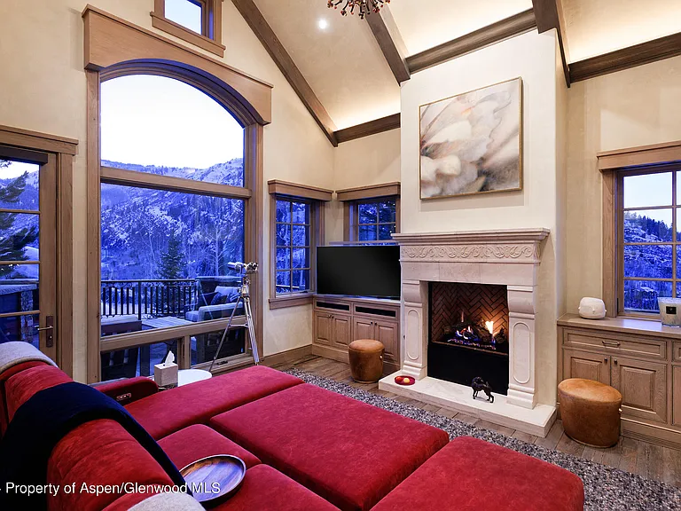 465 Thunderbowl Ln — Photo 8