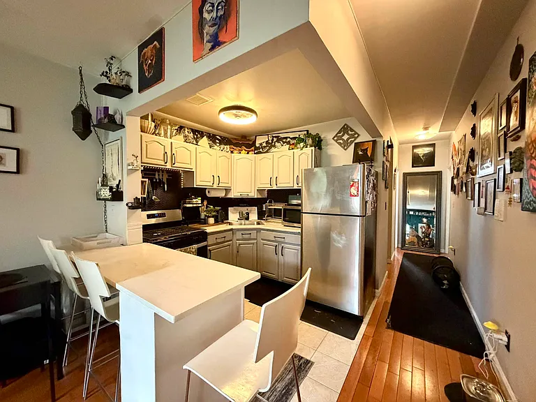 1063 Gates Ave #3 — Photo 5