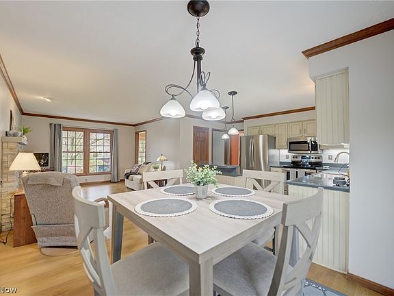 5th image of 32199 Hickory Ln