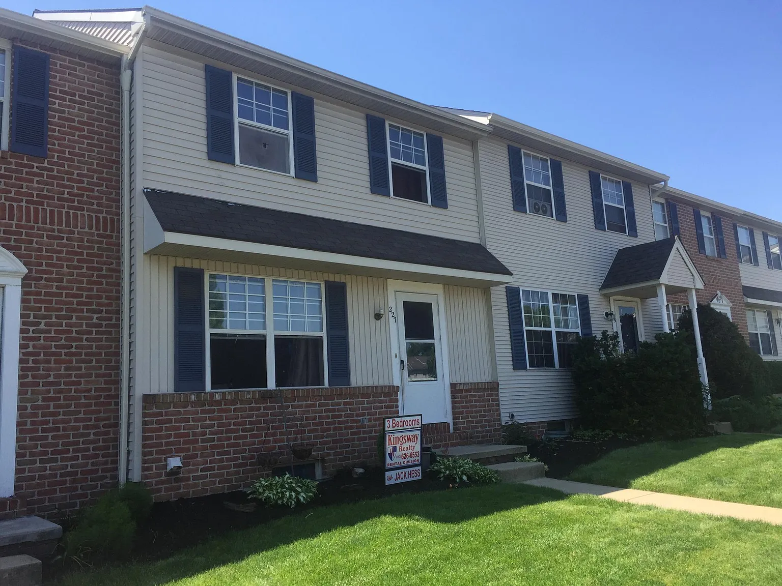 227 Greenland Dr photo 1