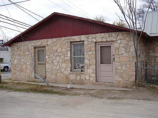 2nd image of 900 W Chapoy St