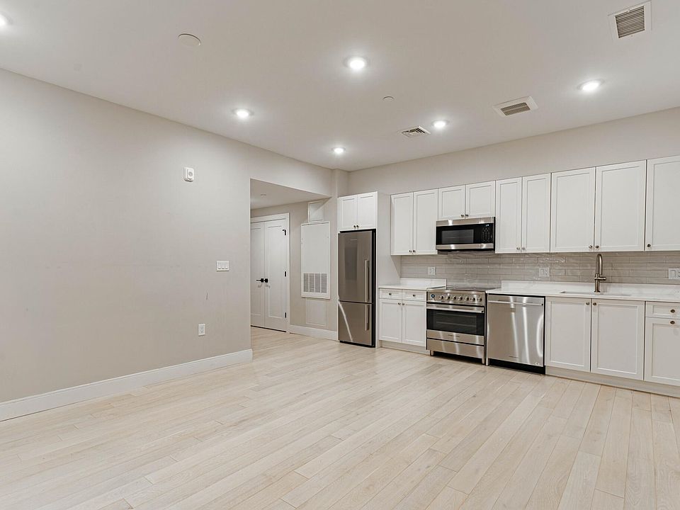 2nd image of 198 Green St #2B