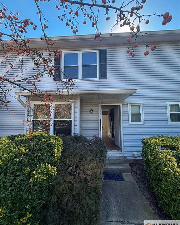 34 Deerfield Ln